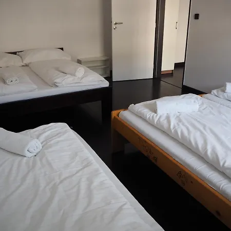 Kings Apartments *