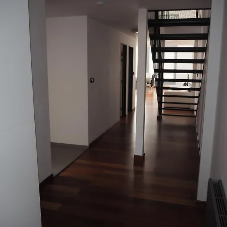 Kings Apartments *