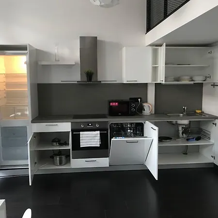 Kings Apartments *