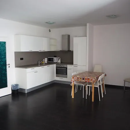 Kings Apartments Apartment